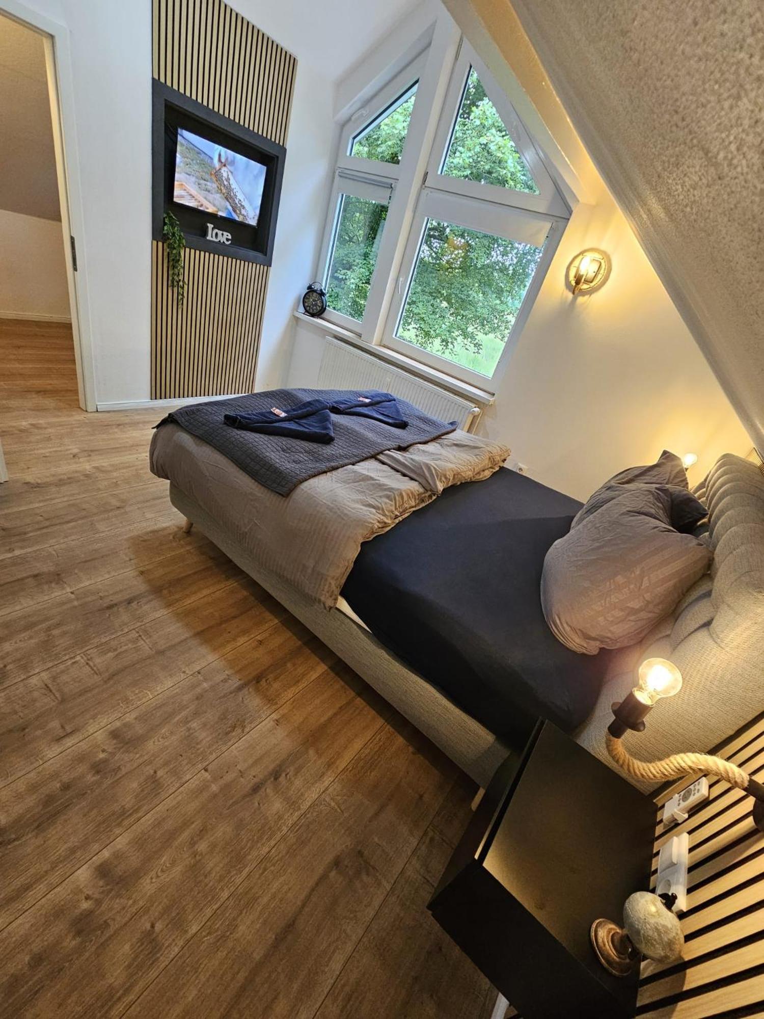 Tautraum Suite Mit Whirlpool Und Gruenem Ausblick Wilhelmshaven Esterno foto